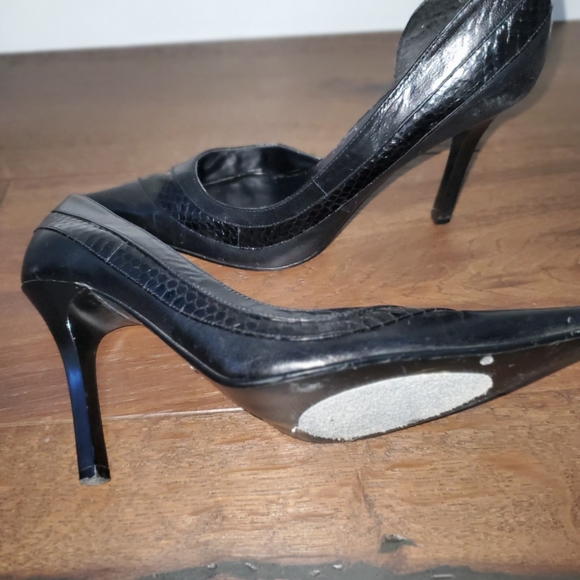 (Bundle 3 for $20)Super Pointy Toe black Pumps - Picture 2 of 5
